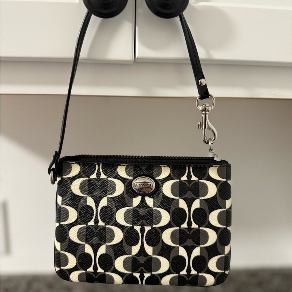Coach Peyton Dream C Small Coated Canvas Wristlet NO HANGTAG Black and White